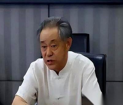 好家伙，捐出去的画，现在要往回要了。
听着是不是有点怪？但你咂摸一下，味儿就全出