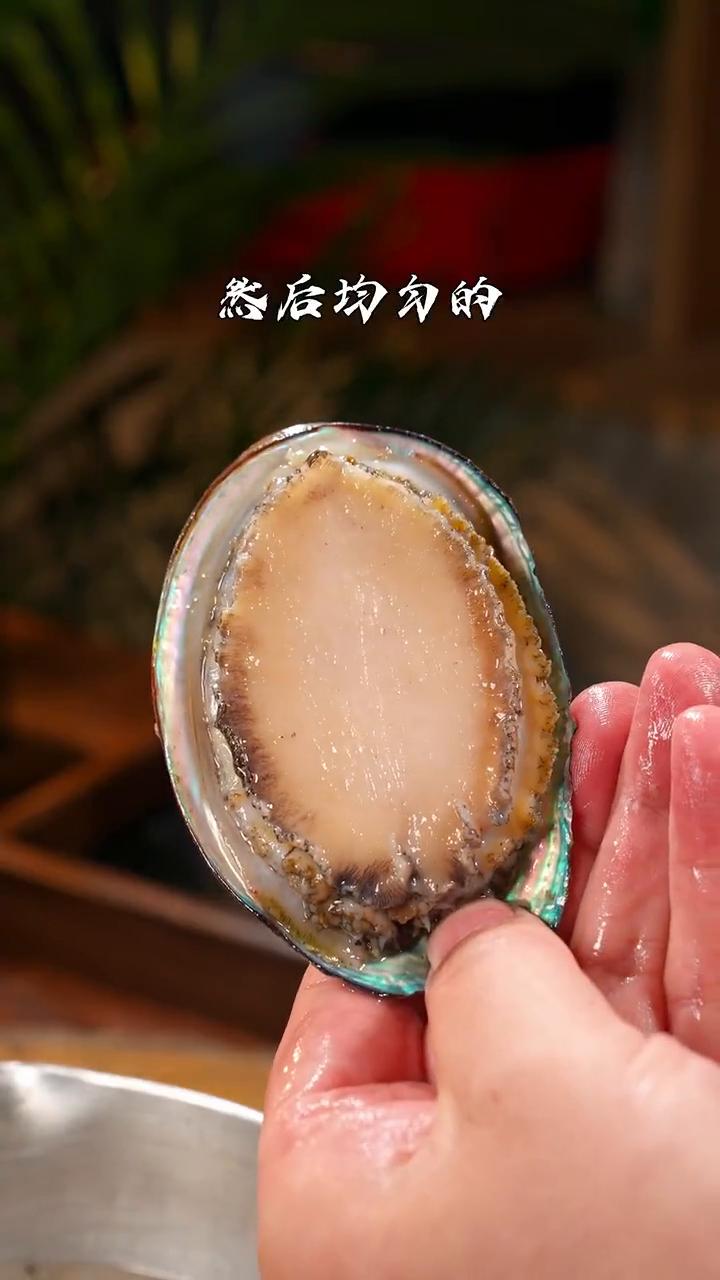 金汤佛跳墙。
朋友们，您请看，这是一道年夜饭上必不可少的家庭版金汤佛跳墙做法。大