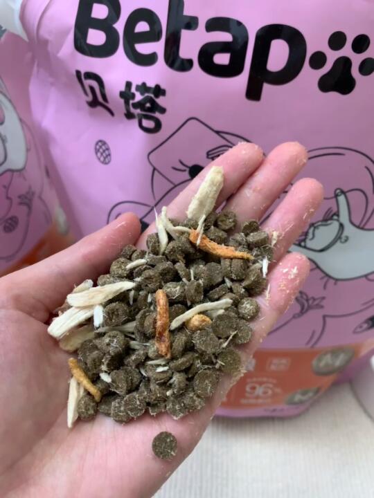 我家的猫也算是吃到细糠了