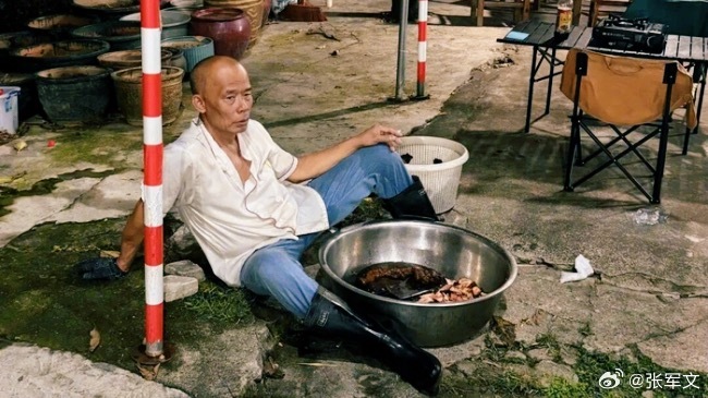 莫氏鸡煲老板现在彻底笑不出来了又一千万粉丝博主探店鸡煲店老板上演超绝变脸 4月6