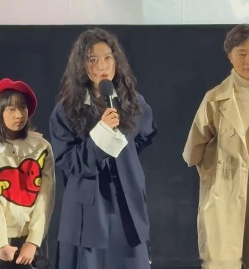 周雨彤回应新剧一人分饰两角  听周雨彤讲演两个角色的故事，从被 “骗” 到用心诠