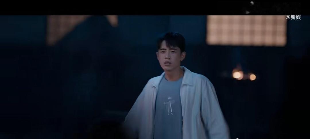 谁看《哑舍》这段不迷糊啊！KTV刚唱到兴头上，朋友掏出的不是车钥匙是时空手环，下