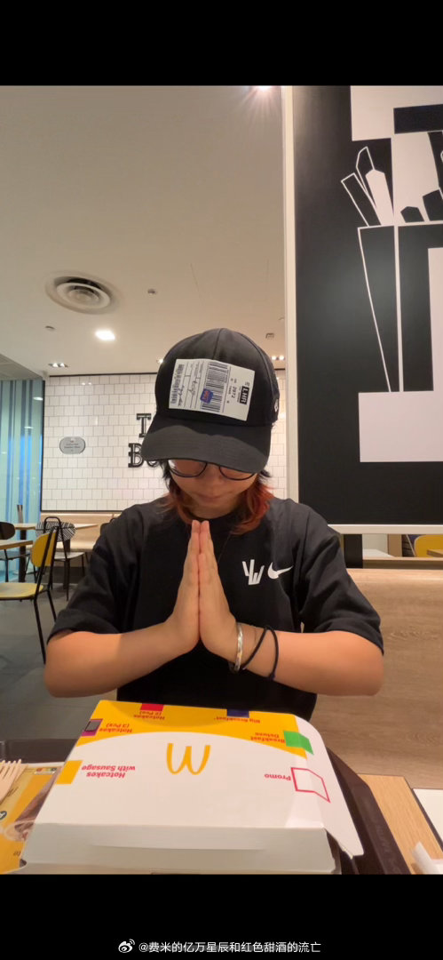 麦当劳全球巡吃新加坡的热香饼不好吃 