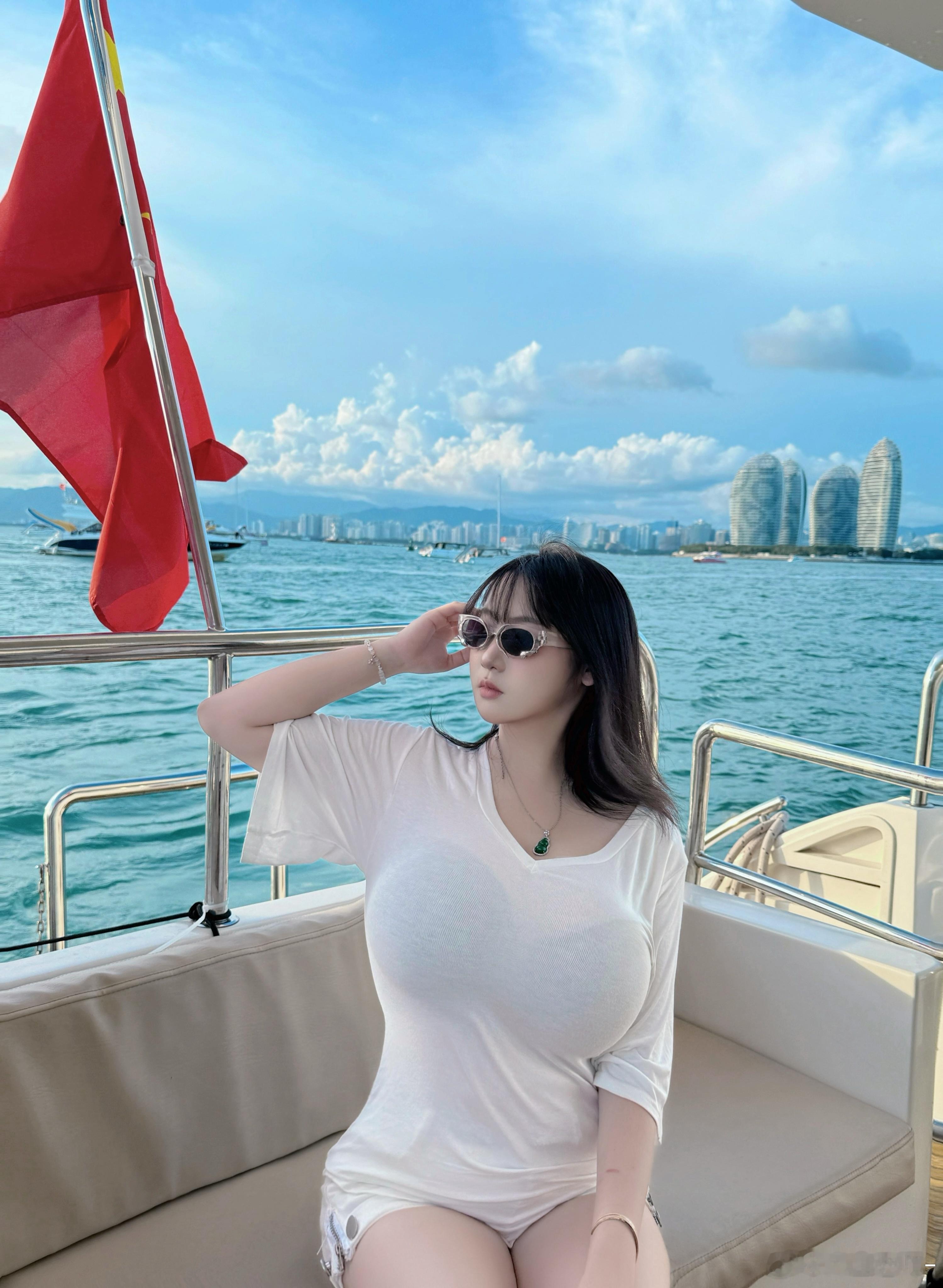 你说天南地北陪我走 其实你连我在的城市都无法陪我走  ​​​