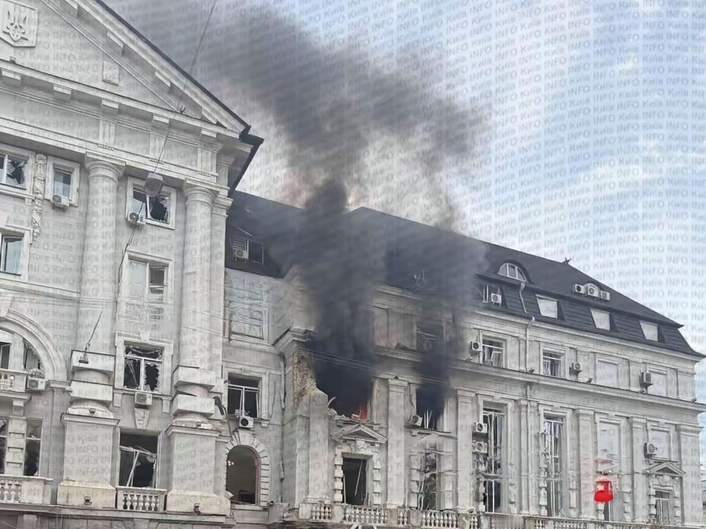 会不会是假旗行动，毕竟这事俄乌双方都干过……？

9月4日下午，一架俄罗斯无人机