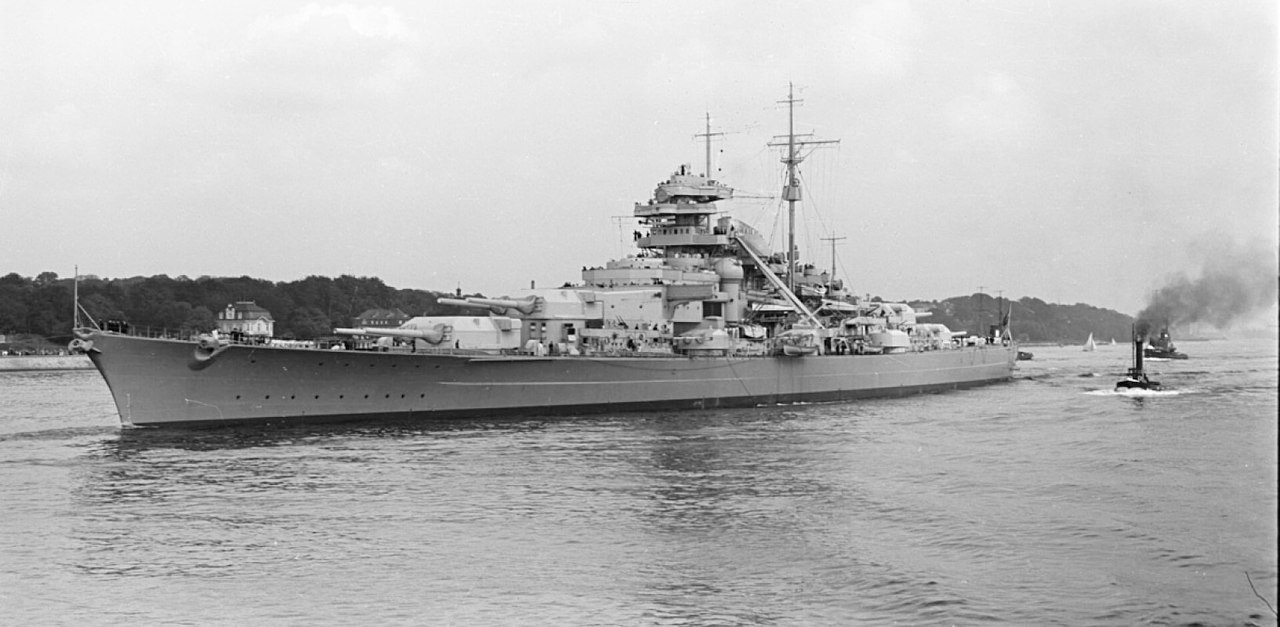 飞扬军事 85年前的今天，1941年5月27日，纳粹德国海军俾斯麦号战列舰在英国