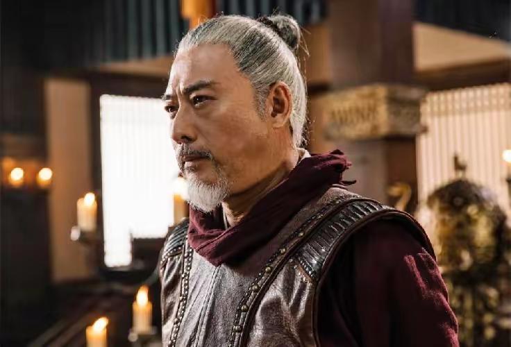 郭子仪交还兵权，回家后大摆宴席宴请宾客，谁知酒后却拉着儿子说道：从明天起，你要败