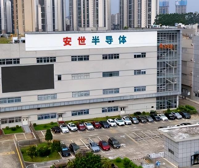 7月7日，荷兰外贸大臣舍尔茨玛带着企业大佬，火急火燎跑来北京。边跟美国搞封锁边想