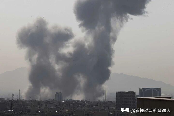 伊朗现在两线开打，美军基地和以色列同时打。兵力分散不说，打美军还随时可能触发美国