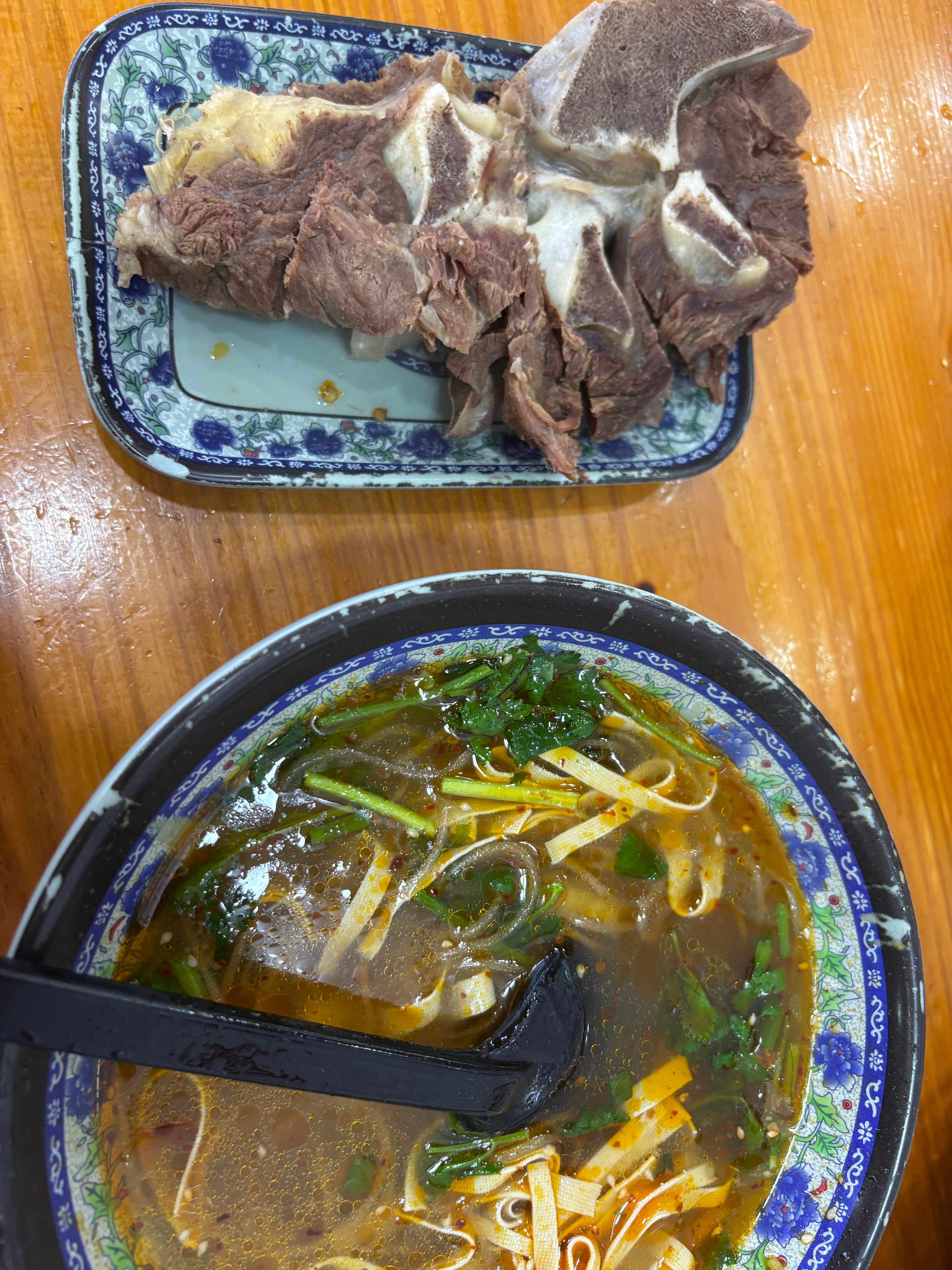 打完球，来一碗咱淮南牛肉汤，再来一个大骨头。你就说爽不爽吧！[期待] ​​​
