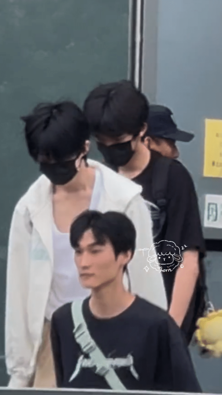 杨博文出发五公彩排路透 杨博文出发五公彩排路透，感觉心情很好的样子呢！马上要见面