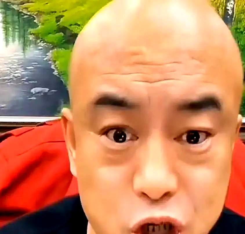 别傻了，你熬夜蹲直播间刷的礼物抢的优惠，根本没进主播的口袋。
 
就说曾经的快手