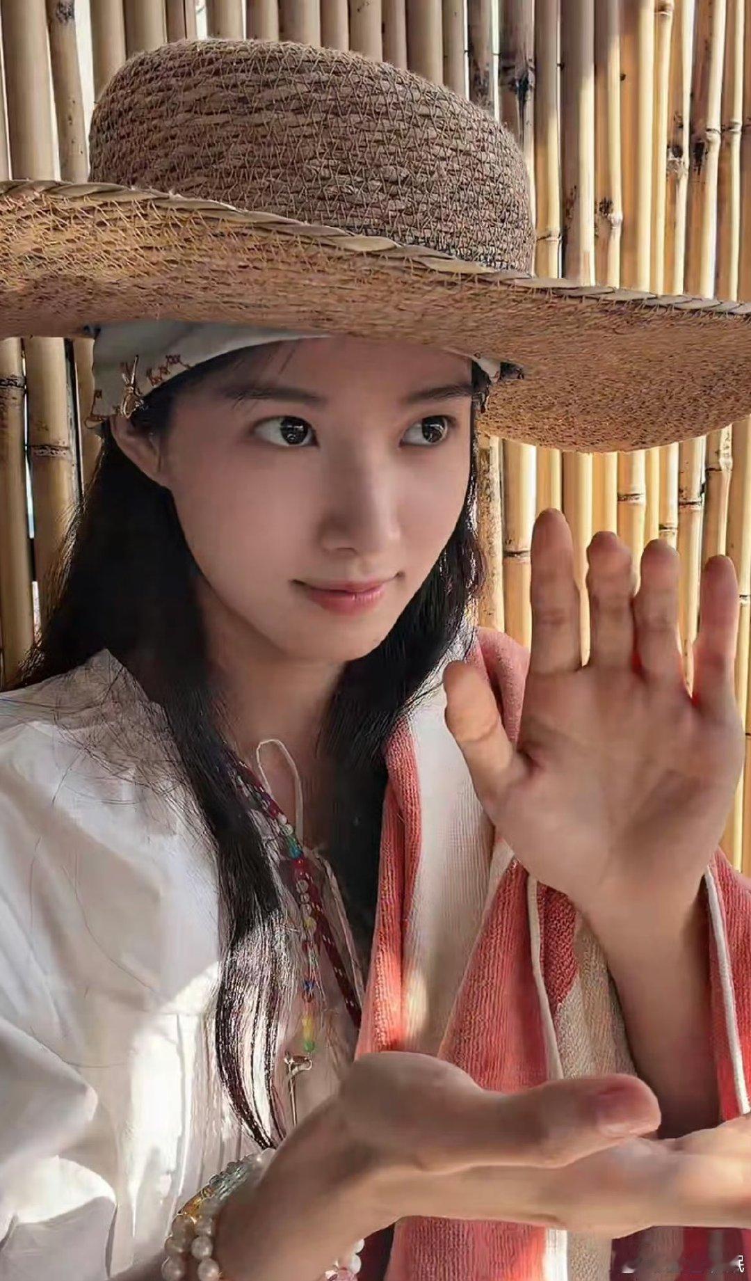 卢昱晓徒手抓苍蝇 卢昱晓下次抓苍蝇慢一点！差一点点就能成功啦哈哈哈～没想到飞来苍