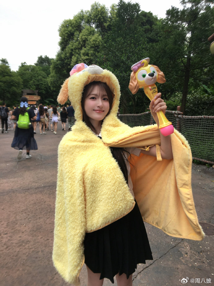 王雅佳元气甜妹来的 你好星期六笑容又甜又干净，像小太阳一样温暖又治愈 