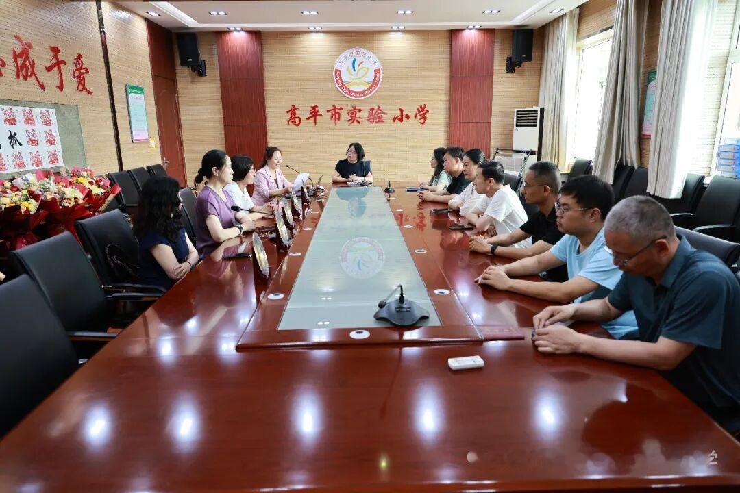 山西高平市实验小学，6月3日为郑海兰、张天梅、宋素梅等举行荣休仪式，​工会主席牛
