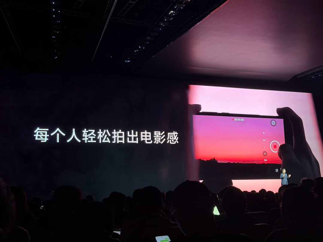 vivo X500系列支持Live Moment，每个人都能随手拍出电影感viv