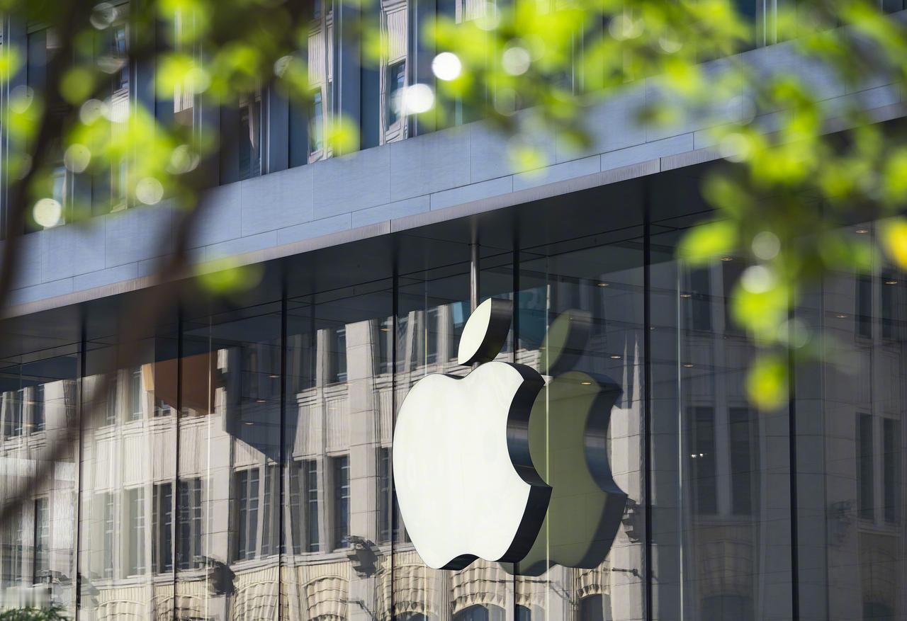 我想说，其实苹果这家公司的伟大，不在创新，而在极度的克制。比如苹果汽车项目，做了