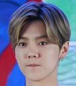 2026年4月20日，鹿晗36岁生日当天，其发起的“足球第一课”公益项目的第14