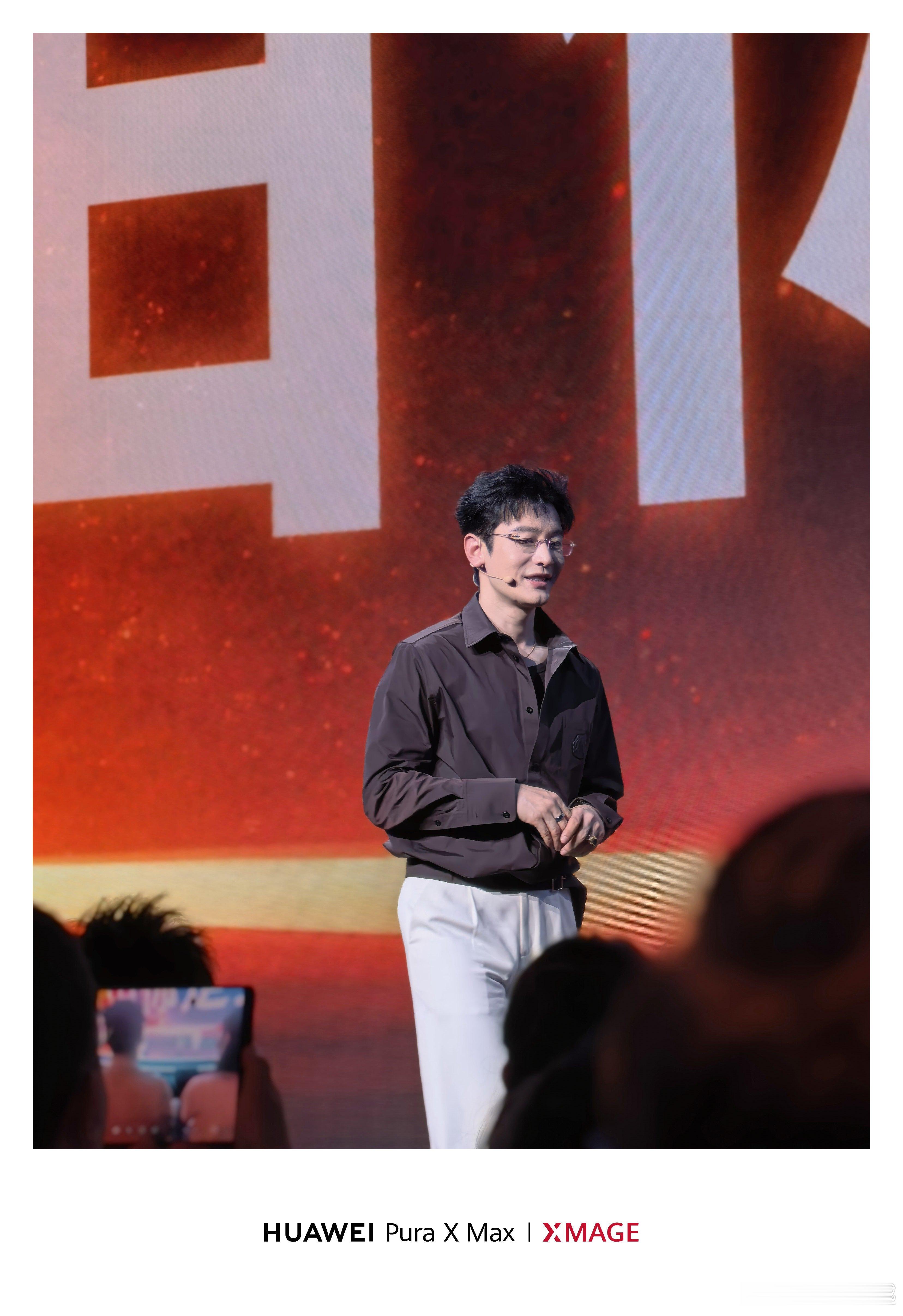 来上海参加启元机器人发布会我和我的第一个个人机器人！黄晓明、胡军、田亮夫妇以及T