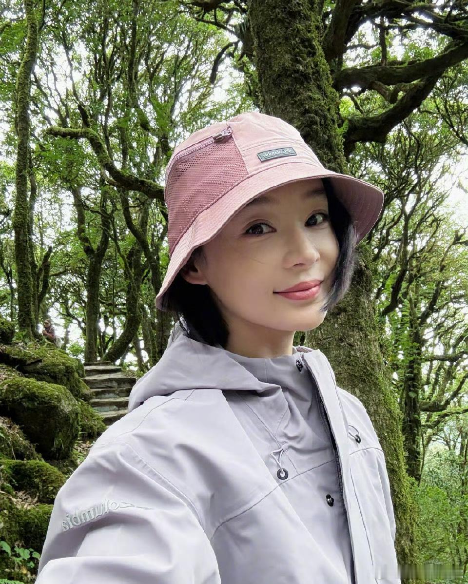 袁姗姗真去哀牢山拍戏了真有剧组敢去哀牢山拍我嘞个豆啊[傻眼][傻眼][傻眼] ​