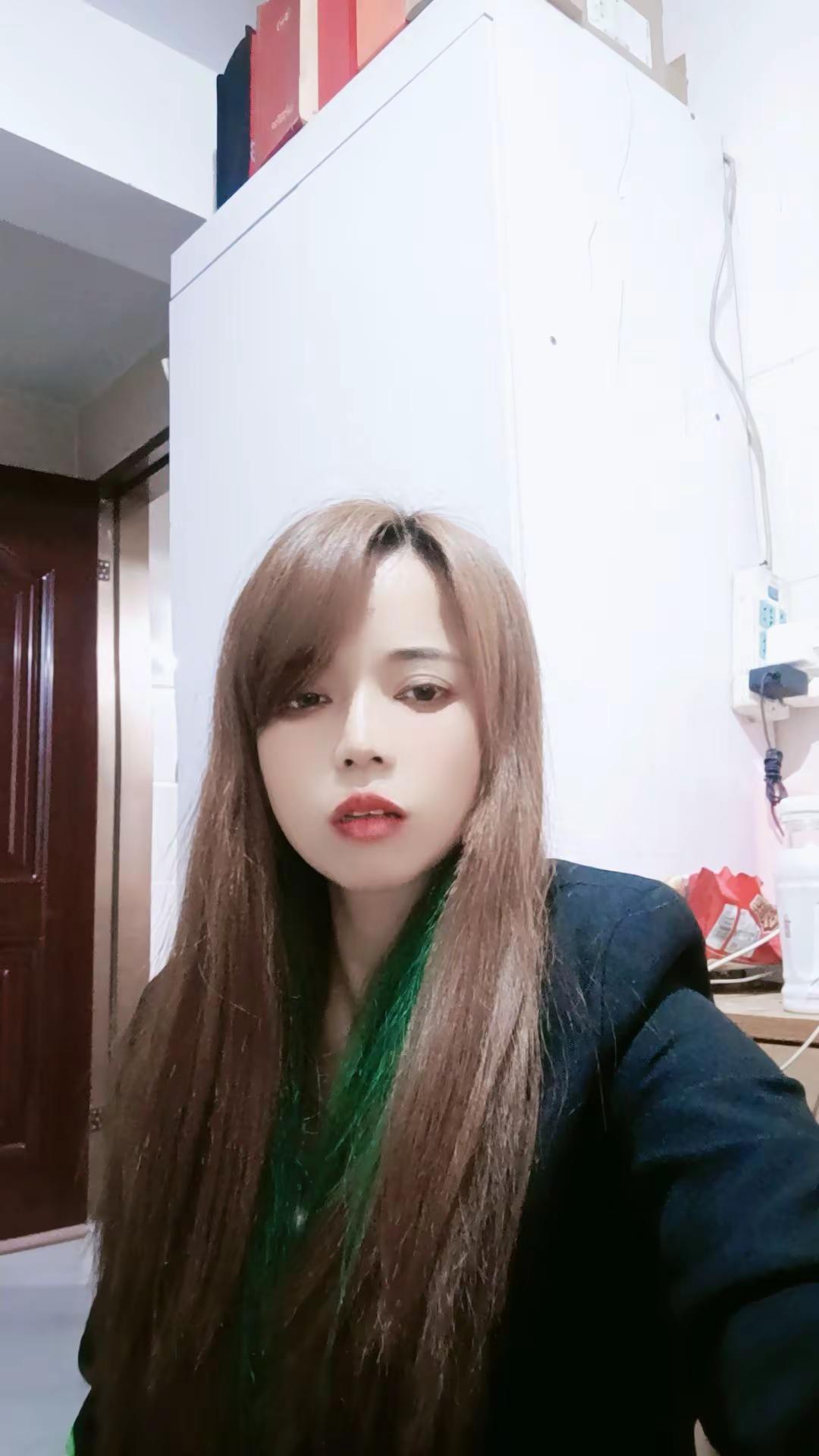 不漂亮主打的就是一个自信 别问年龄