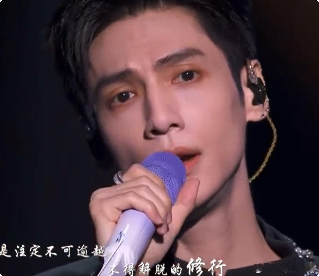 罗云熙红星大奖与你舞台罗云熙与你舞台谁懂啊！现场版与你也太好听，深情又动人 