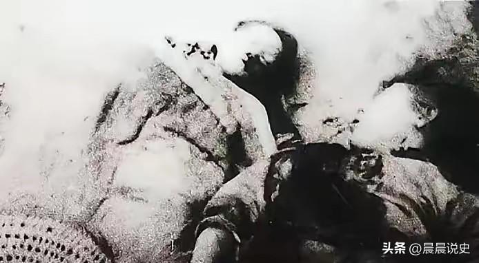 一段不忍细读的往事：18岁女游击队员身陷绝境，宁死不吐露半个字
 
看到这段历史