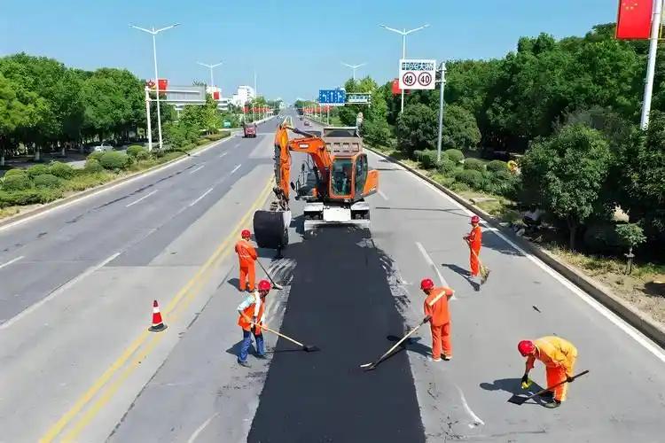 比油车重一倍、对路面破坏翻倍：新能源车凭什么免养路费？

你开车经过的那条坑坑洼