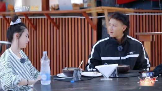 有黄子韬在徐艺洋不怕搞砸事 黄子韬真的是太宠徐艺洋了！看到她担心时，他不仅承担了