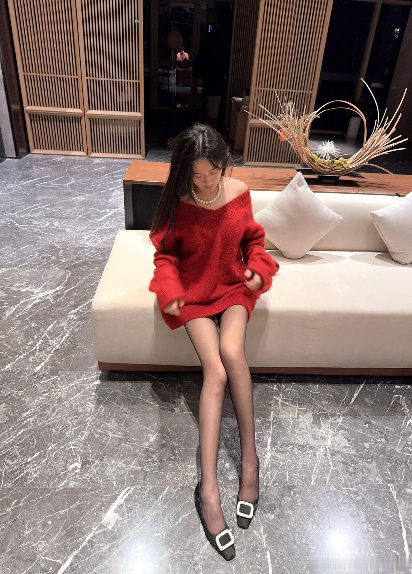 黑夜配黑丝～ 