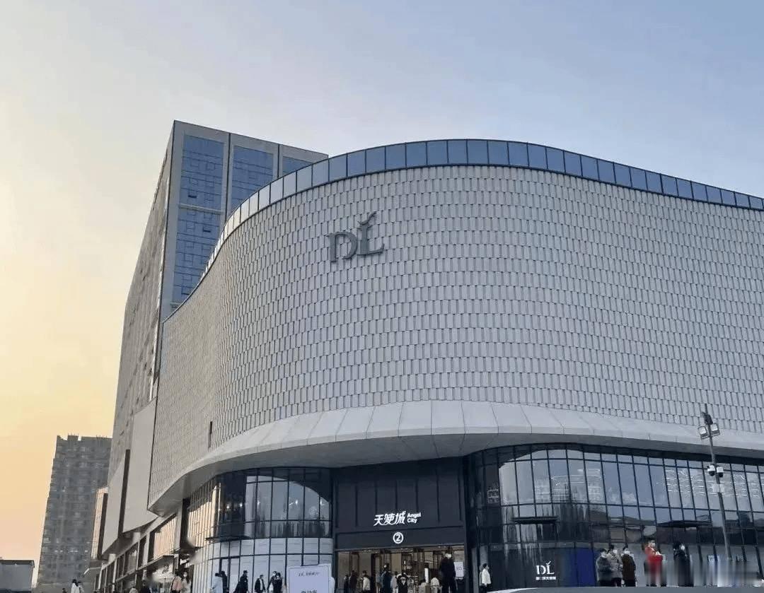 【 有胖东来代购账号月销250万 】 胖东来会员制能解决代购乱象吗  近日，河南