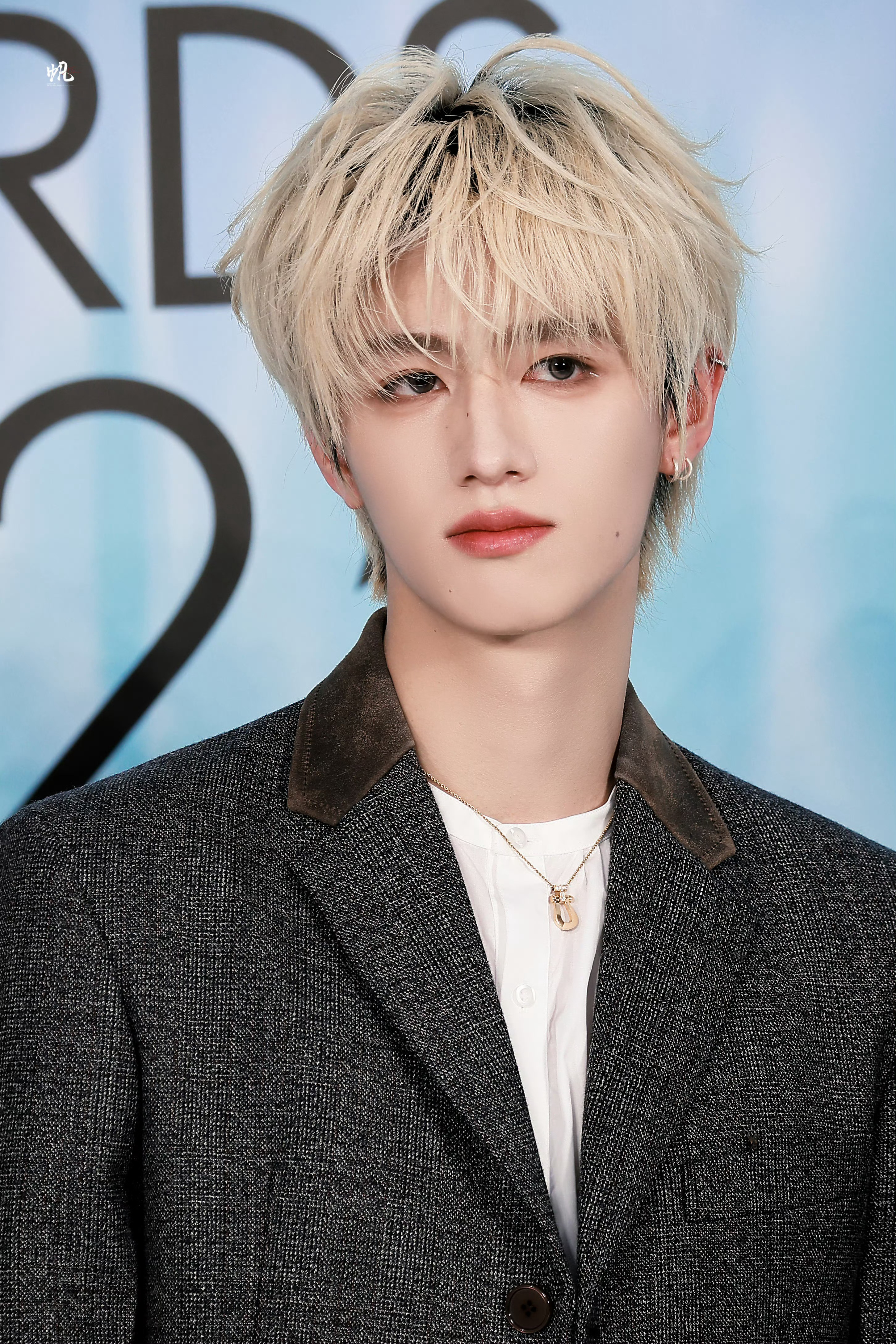 朱志鑫ELLE造型Prada 套装   Prada珠宝  厉害了哈[爱慕][爱慕