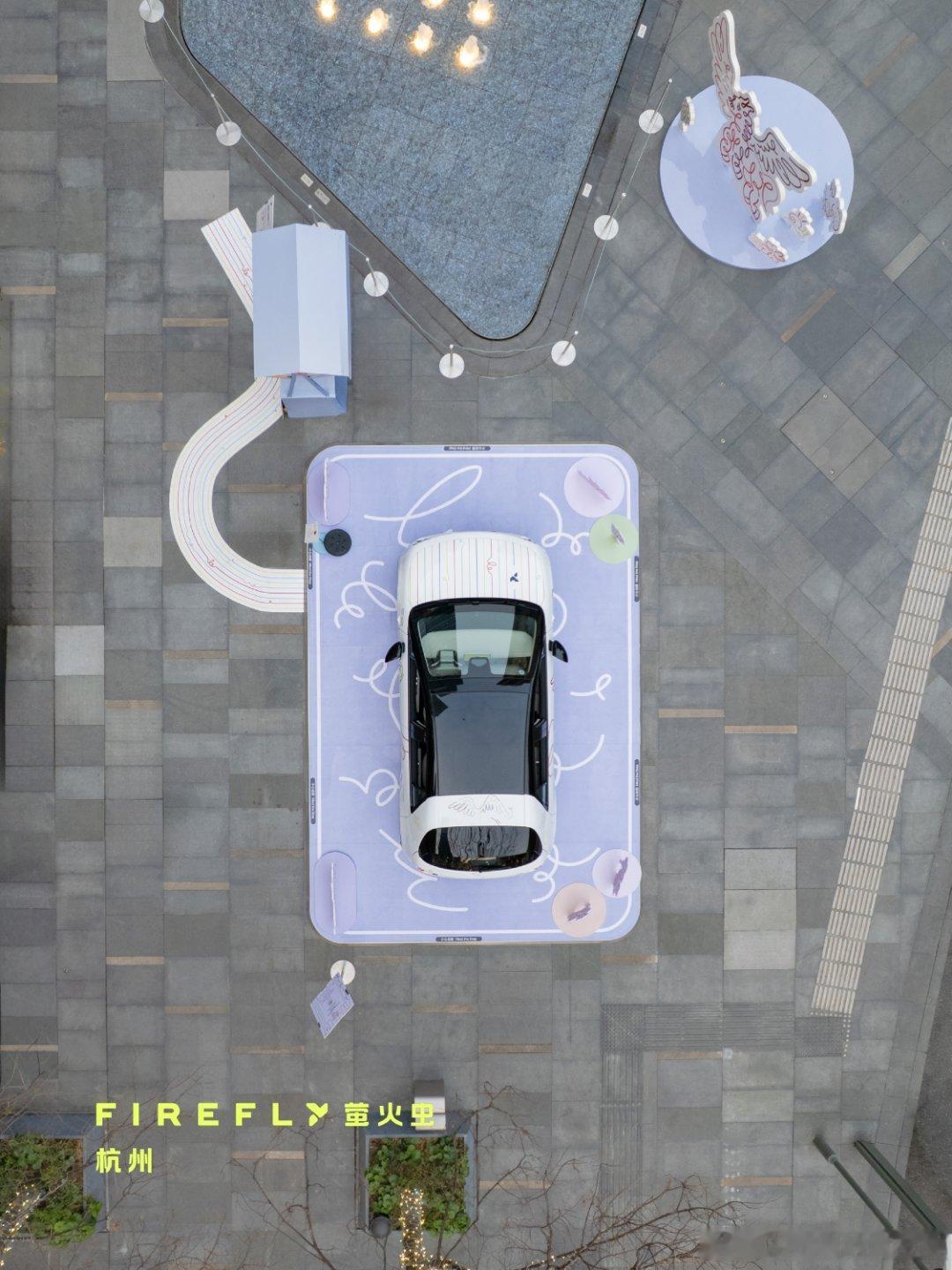 萤火虫天马狂想版 在杭州万象城门口支起了「摊摊」，地点是江锦路右转进民心路在二期