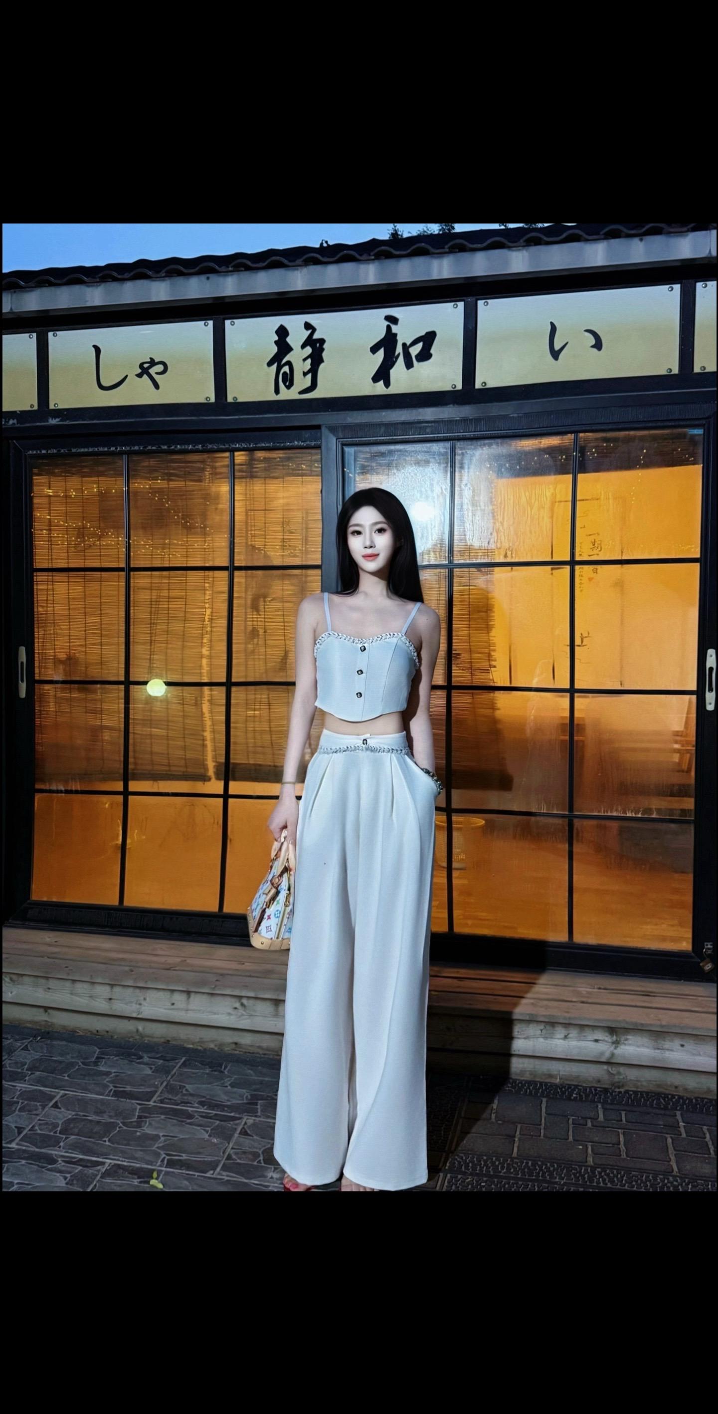 看取莲花净，应知不染心。