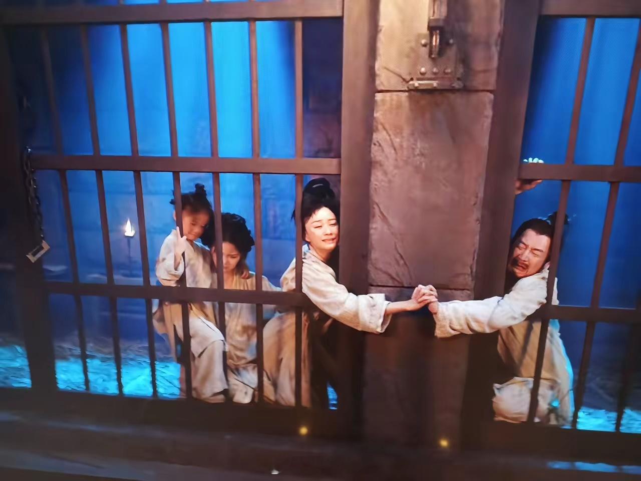 《大奉打更人》准时开播，可是看过一集后，我觉得不太好看。这剧纯粹无厘头搞笑吧？王