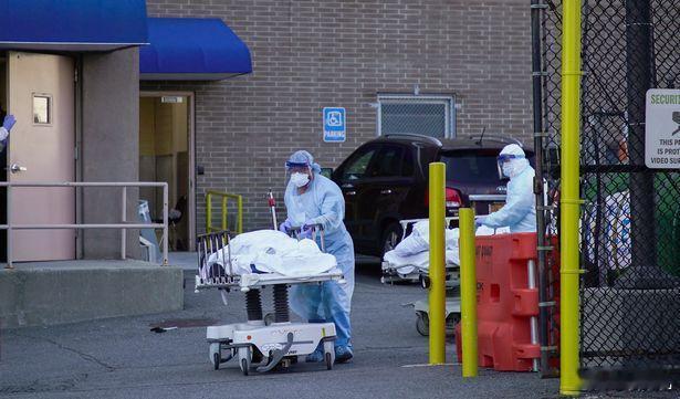 美国现在连尸体脂肪都不放过 资本就是吸血鬼，吸干人民的血还要嚼碎骨头！这副吃人的