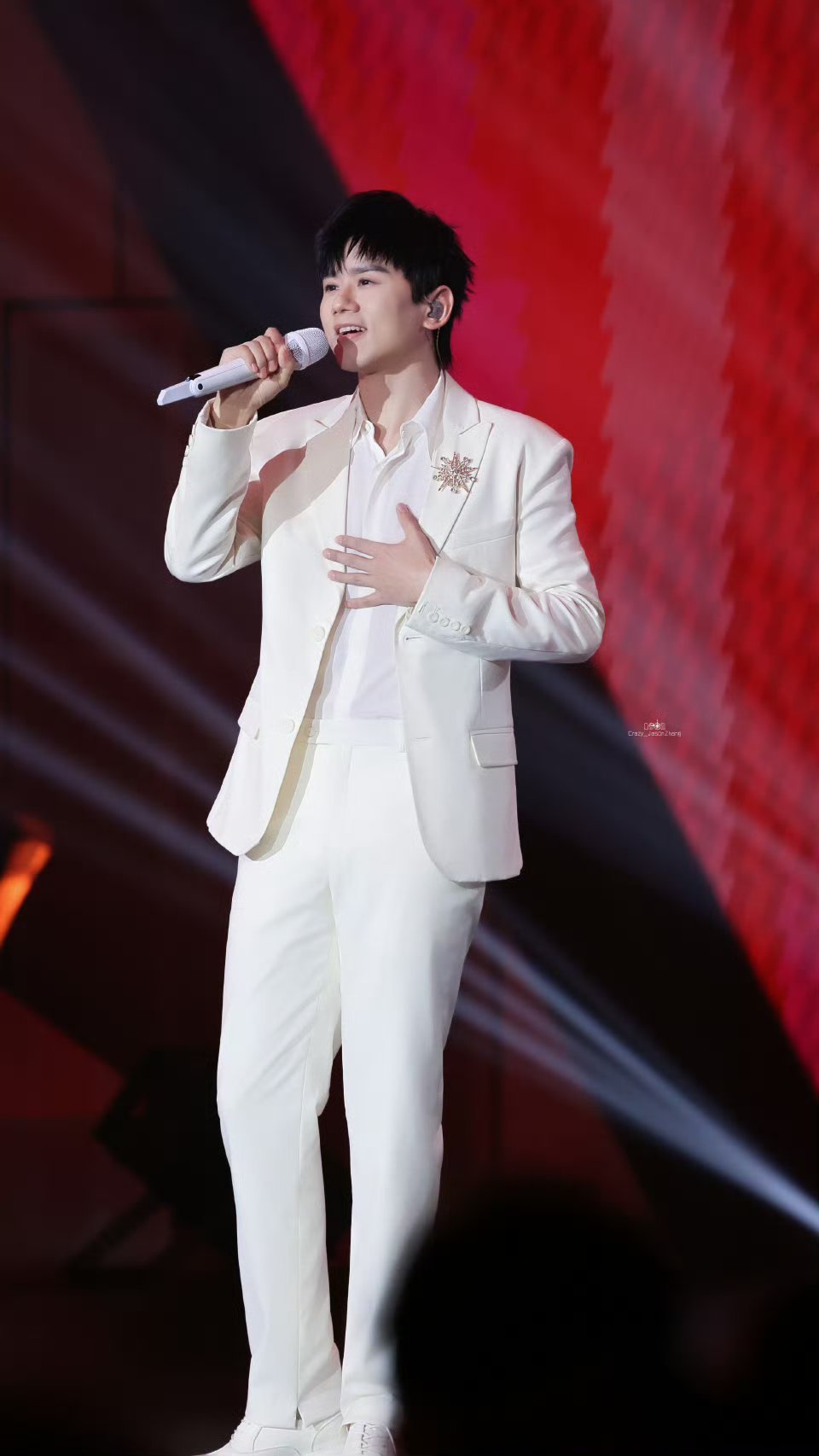 张杰献唱电影频道开播30周年主题曲电影频道30周年盛宴，张杰开嗓献唱《电影生活》