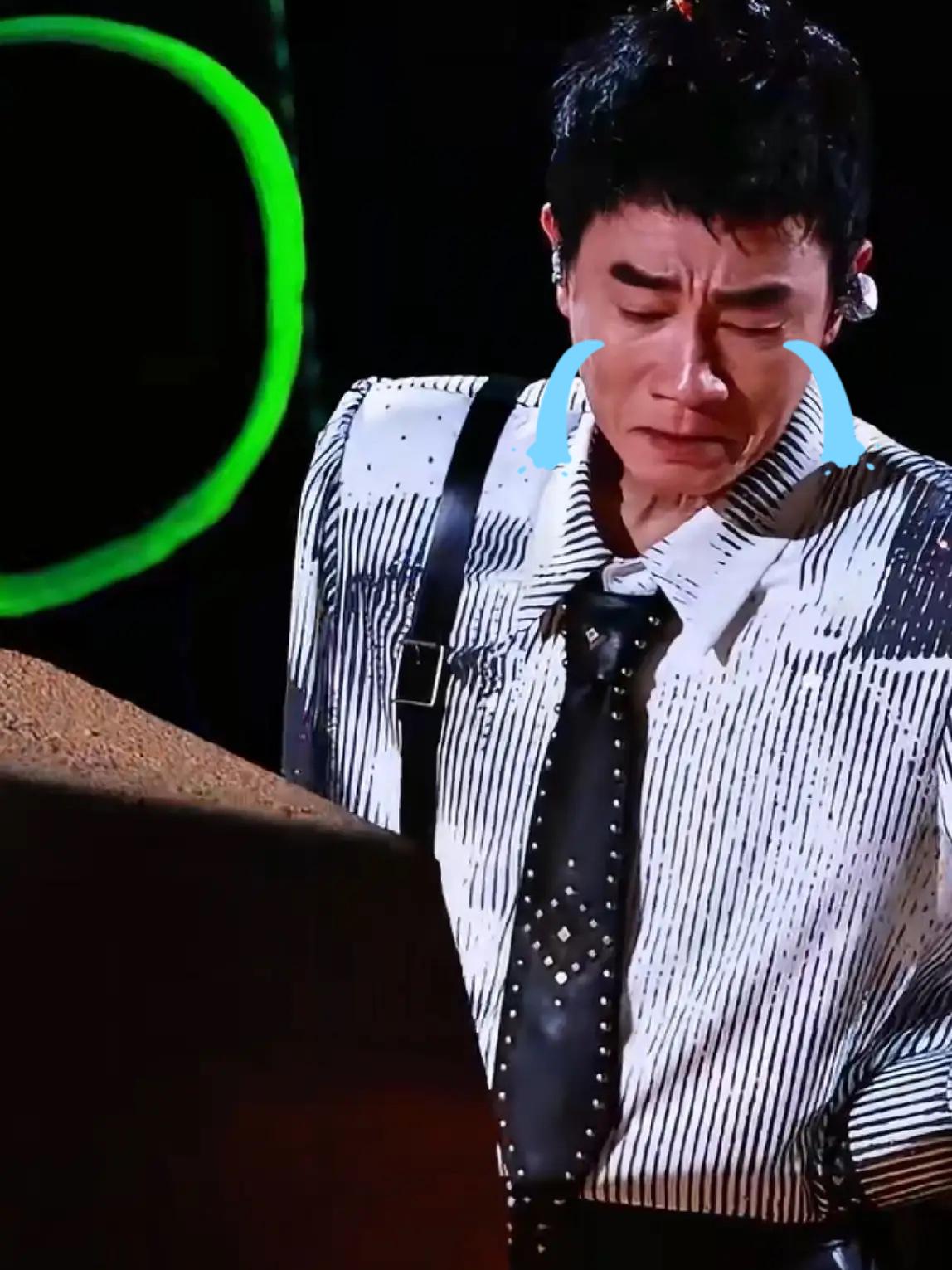 我问了行业的朋友，
陈小春的演唱会事故有多严重？
他沉默了一会说，这不是退票的问