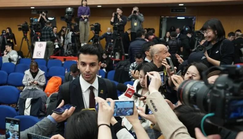 为什么西方媒体永远能把黑的洗成白的？同一件事，你的援助叫“军事干预”，他的援助就