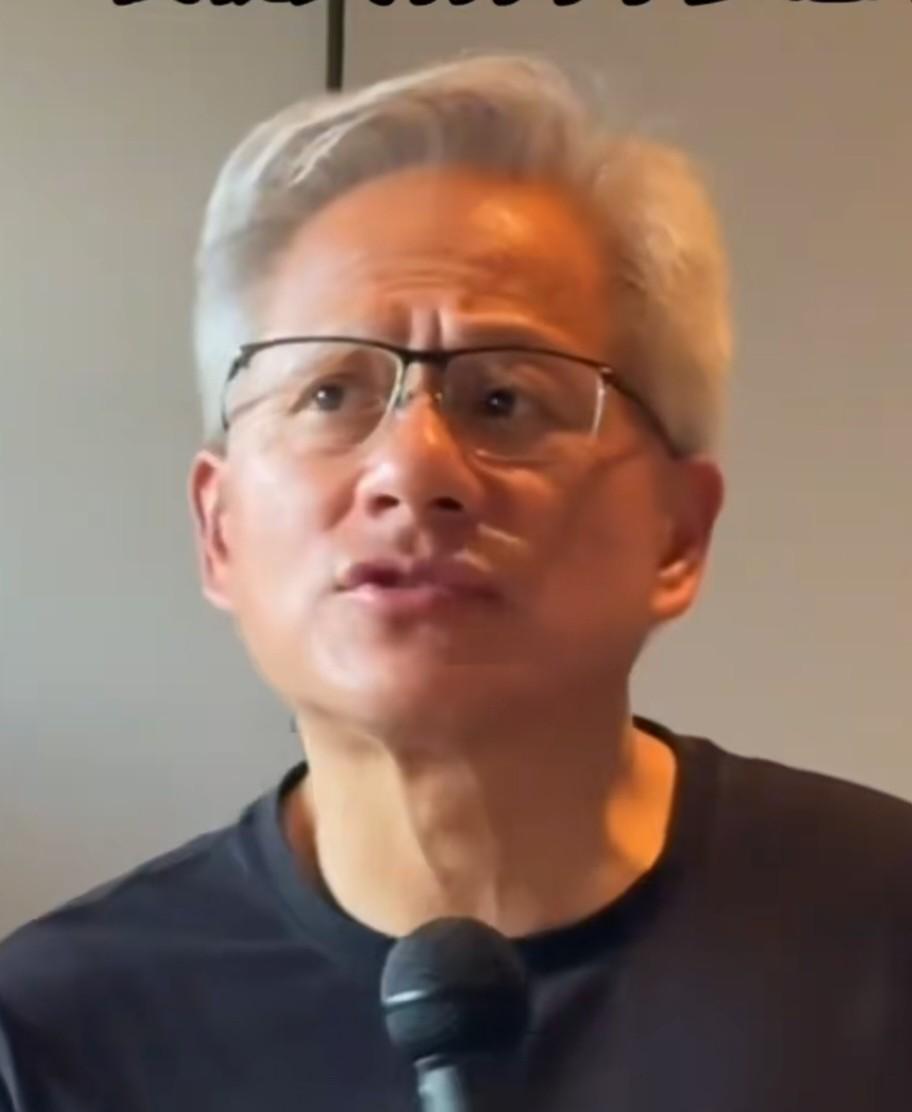 黄仁勋身家千亿，却说钱够了，他到底在坚持什么？

他不炒房不造车不发卫星，只抠芯