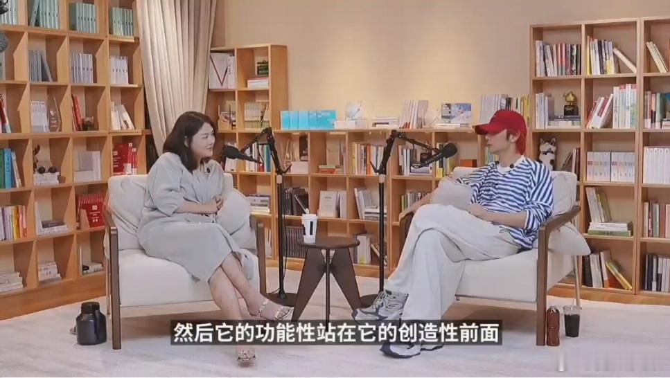 李荣浩说AI是一瓶很好的罐头李荣浩说AI在速度上达到了顶尖可以借用AI工具，但不