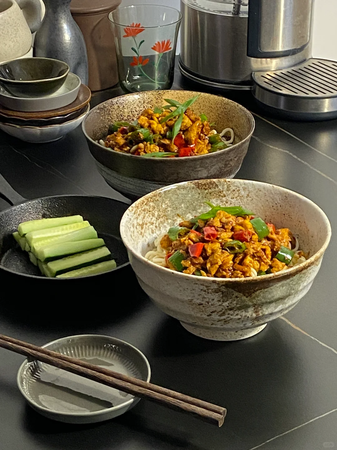 一碗鸡蛋酱面下肚🥢