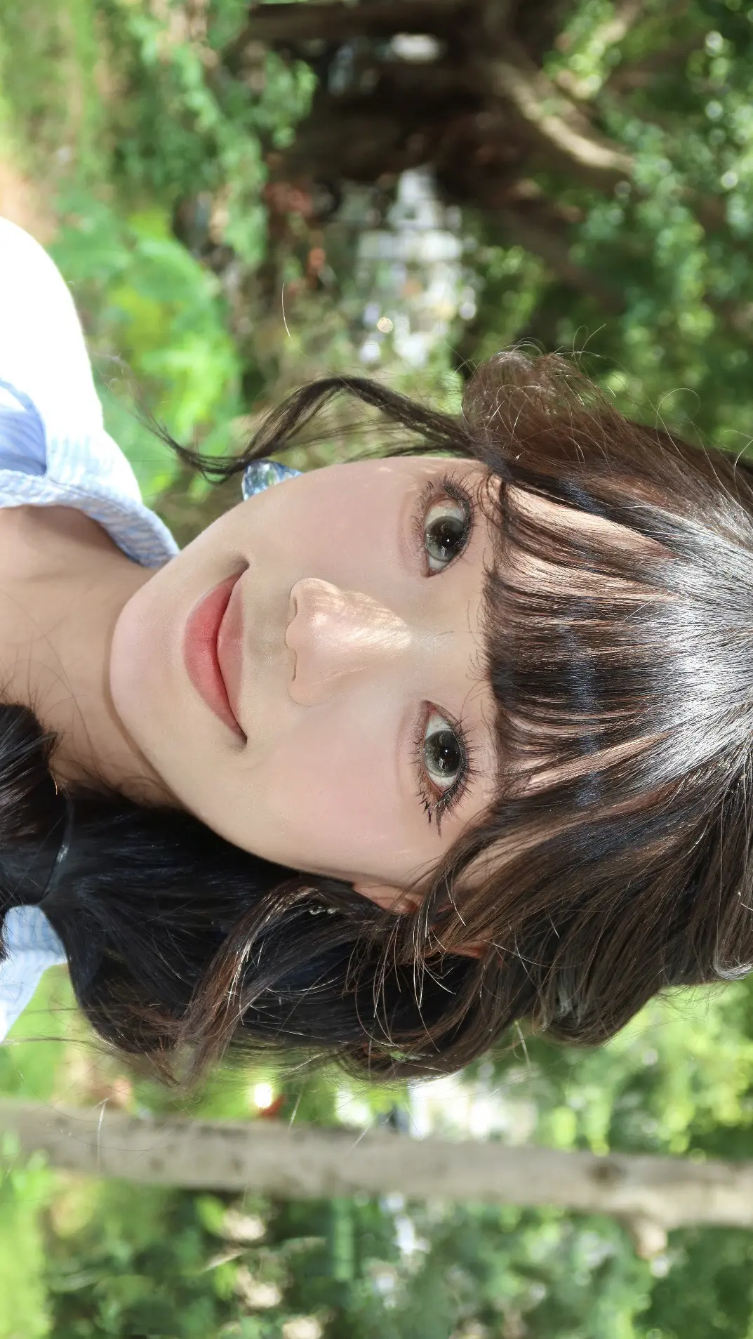 就这般望着你。