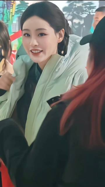 这跟和祝绪丹谈恋爱有什么区别 谁懂啊！被祝绪丹的温柔狠狠戳中！上班时的元气挥手超