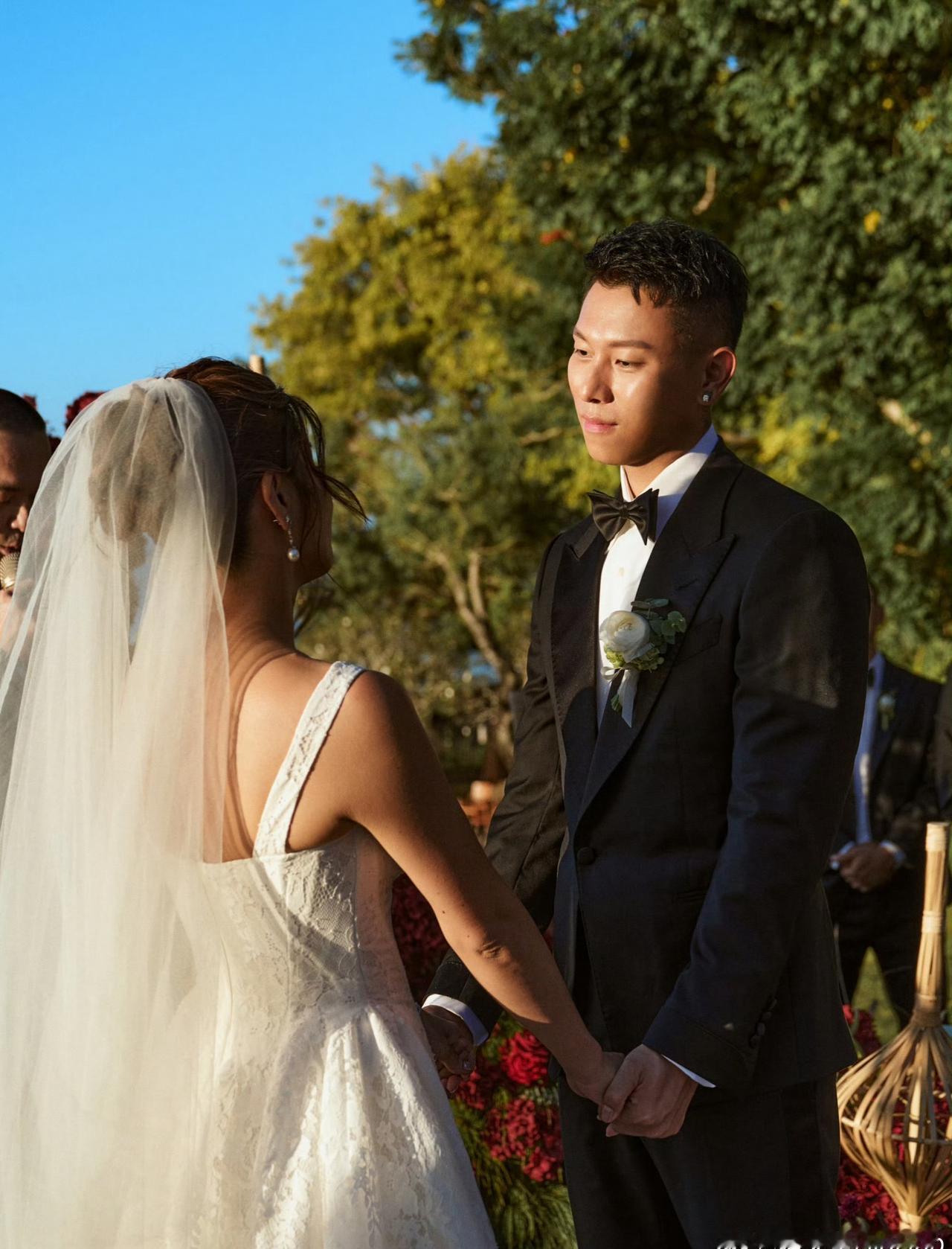 恭喜！瘦子的婚礼终于举办！[心]

感受一下瘦子的结婚现场！

瘦子eso ​​
