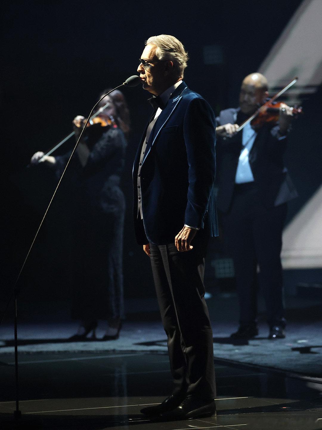 难以置信的天籁之音为抽签之夜奏响序曲🎶  cr：FIFA世界杯 