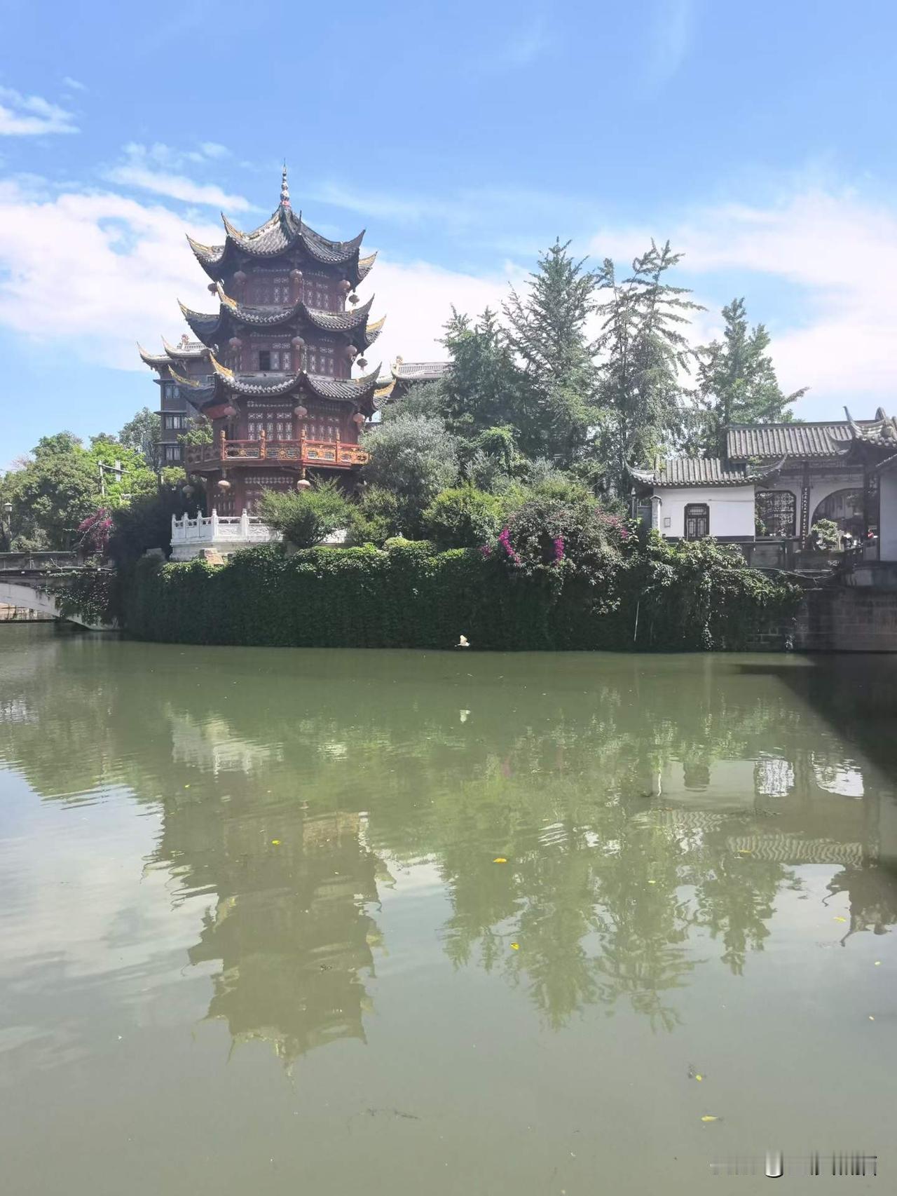在阳光里沐浴！在绿荫里品茶！你能猜到这里是哪？
只有去这些老公园，才有往年的记忆