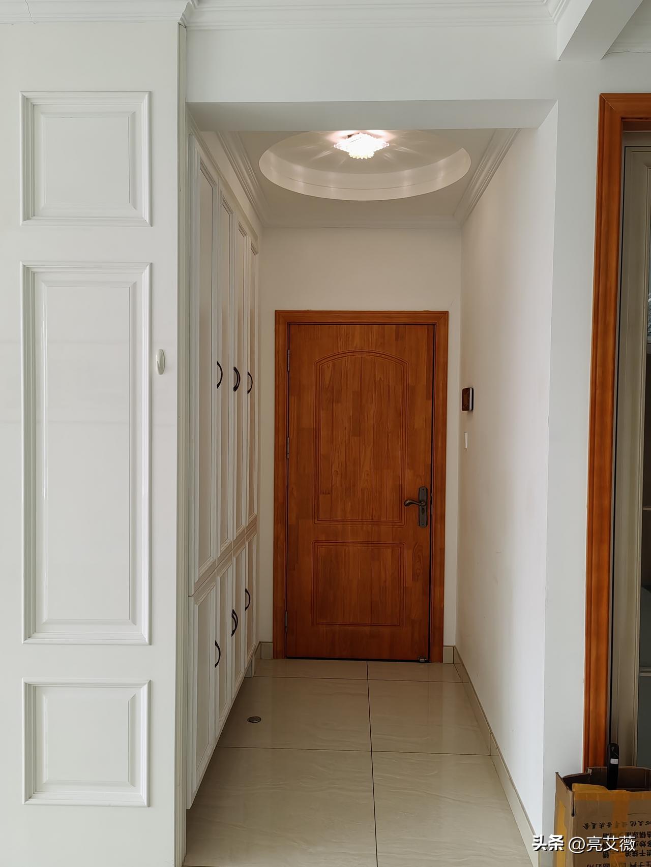 我买到了一套诚心如意带精装修的二手房。
我买到的这套二手房位置好，房东由于急需用