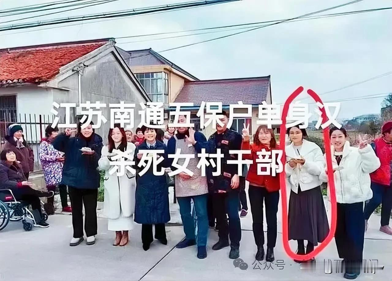 图片上女孩文静秀气，穿着时尚，一看就很活泼可爱。

她今年25岁，南京财大毕业，