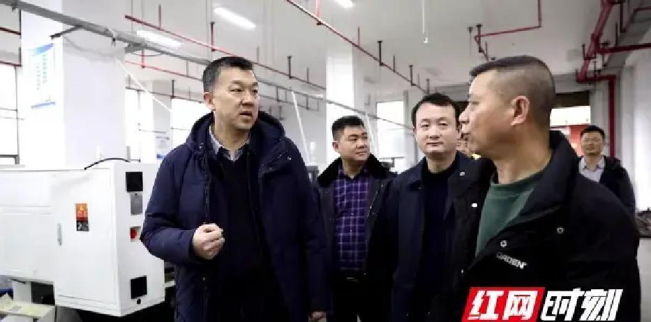 1月30日，湖南江永县，县委书记李群辉带队直奔产业开发区调研，一线企业问题当场拍
